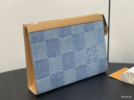 LOUIS VUITTON VOYAGE-27*21*6CM POCHETTE 0205